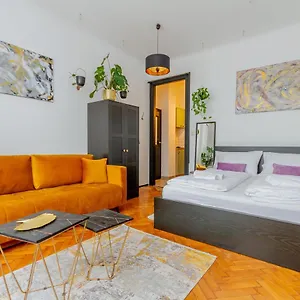 @ Jászai Mari Square Apartman